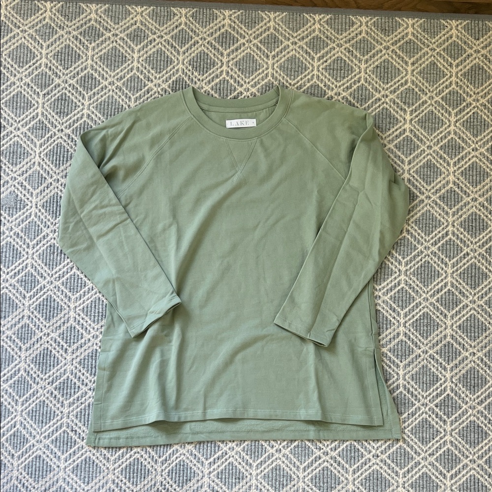 Lake Women's Green Sweatshirt